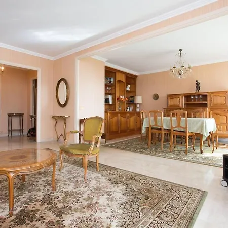 Spacious 1 Bedroom Flat With Sea View Cannes