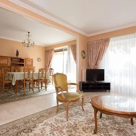 Spacious 1 Bedroom Flat With Sea View *