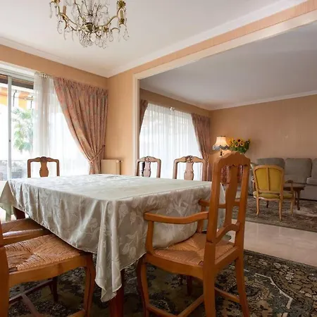Spacious 1 Bedroom Flat With Sea View