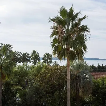 Spacious 1 Bedroom Flat With Sea View Appartamento